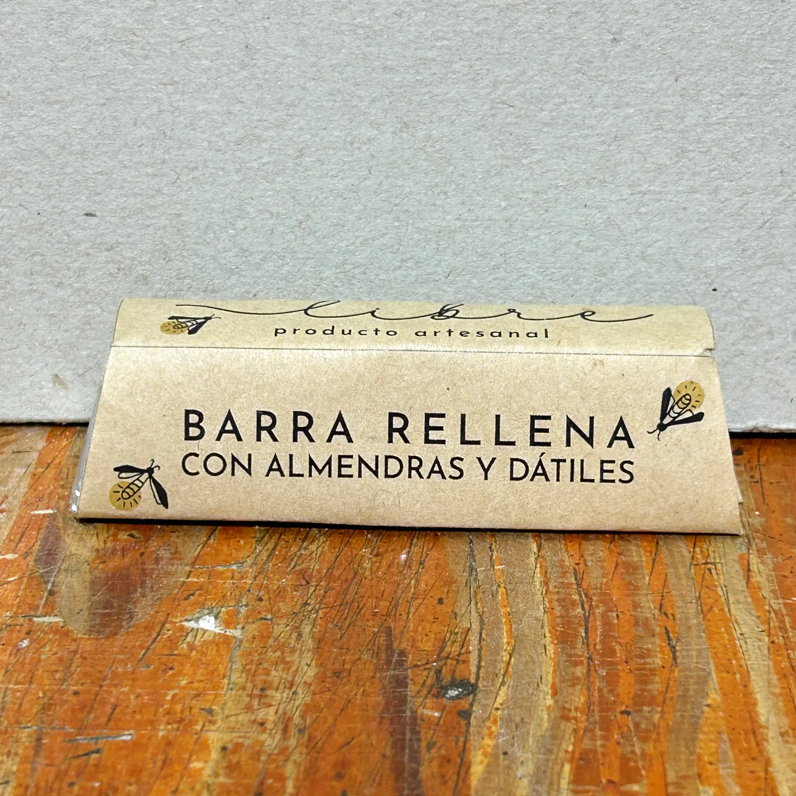 Chocolate Barra rellena con almendras y dátiles LIBRE
